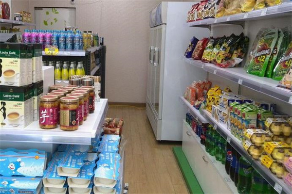 百斯特進口食品折扣店加盟指南 小食雜的轉型機遇